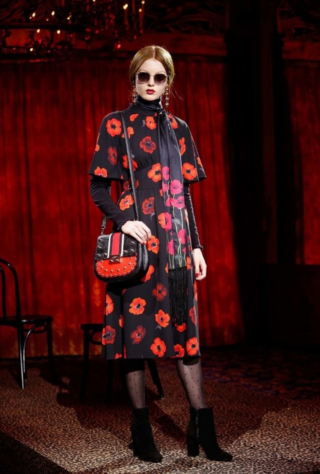 فستان قصير باللون الاسود من كيت سبايد