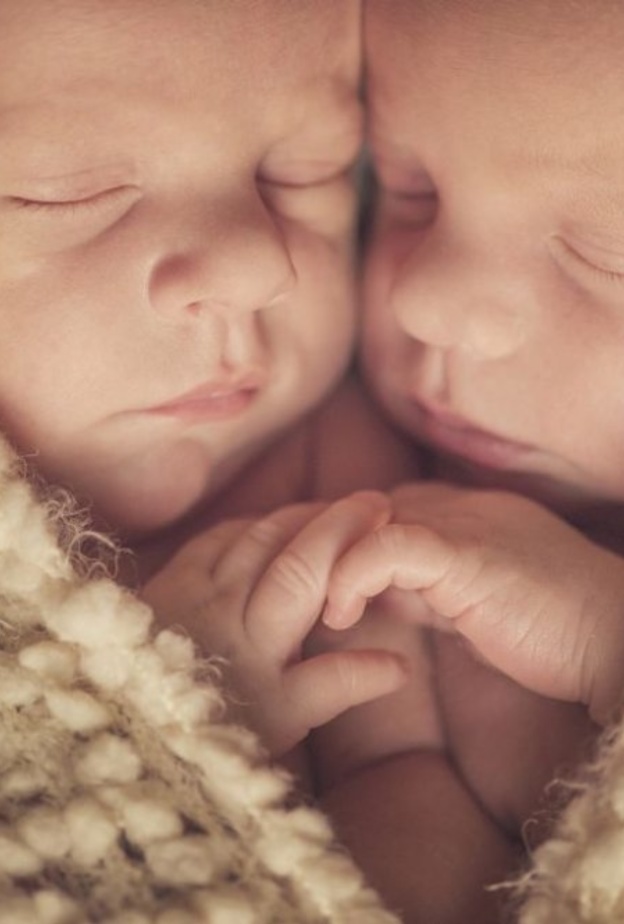 المرأة الفلسطينية أنجبت 16 مرة توأمين