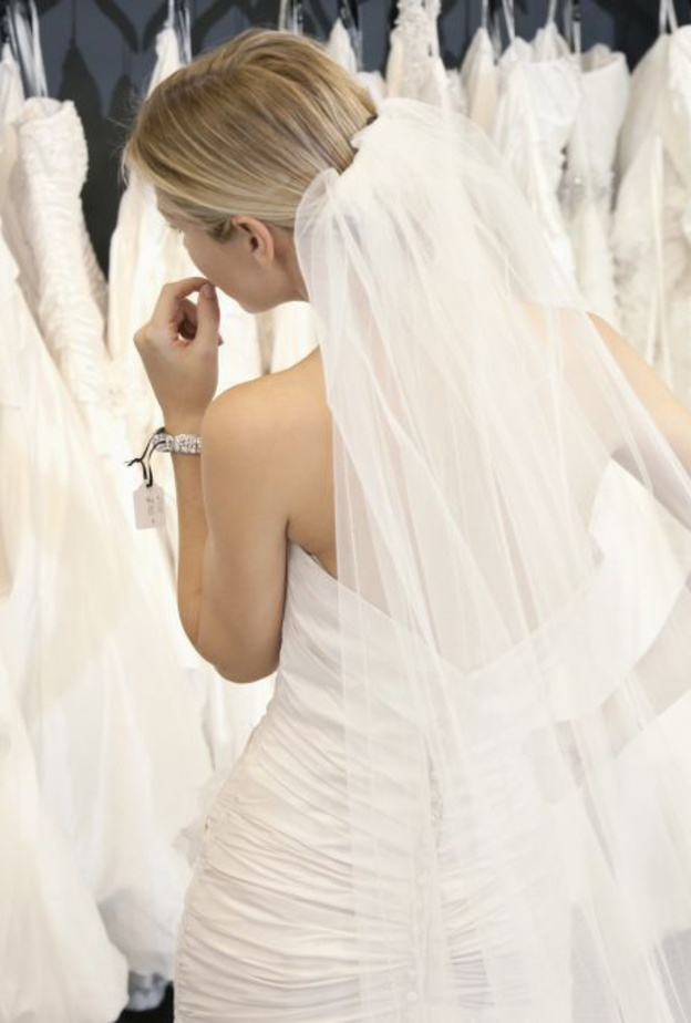 انتبهي الى بعض التفاصيل عند اختيار فستان الزفاف