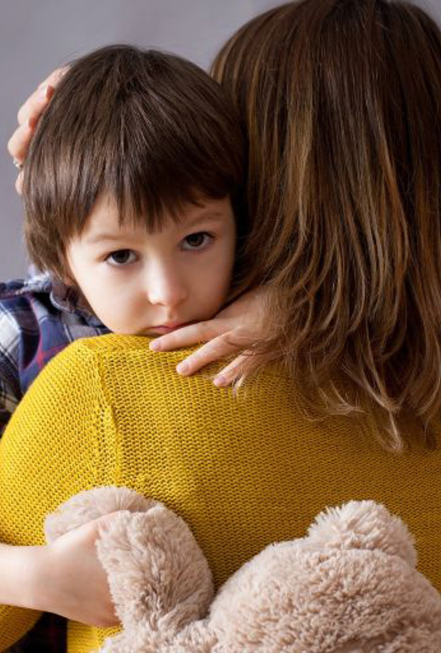 اهمية احتضان الاطفال وتاثيره على نفسيتهم 