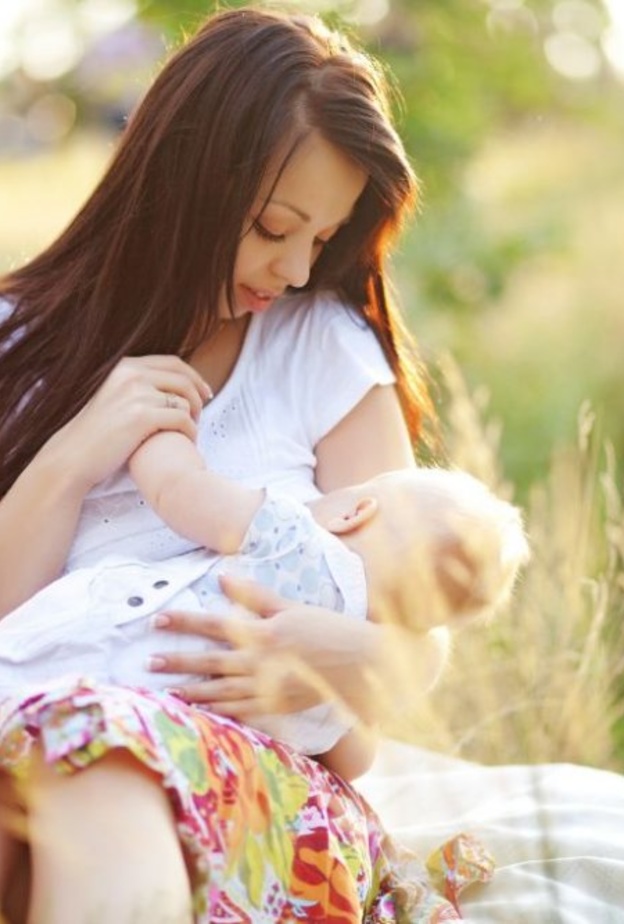 تقلل الرضاعة الطبيعية من اكتئاب وتوتر الام