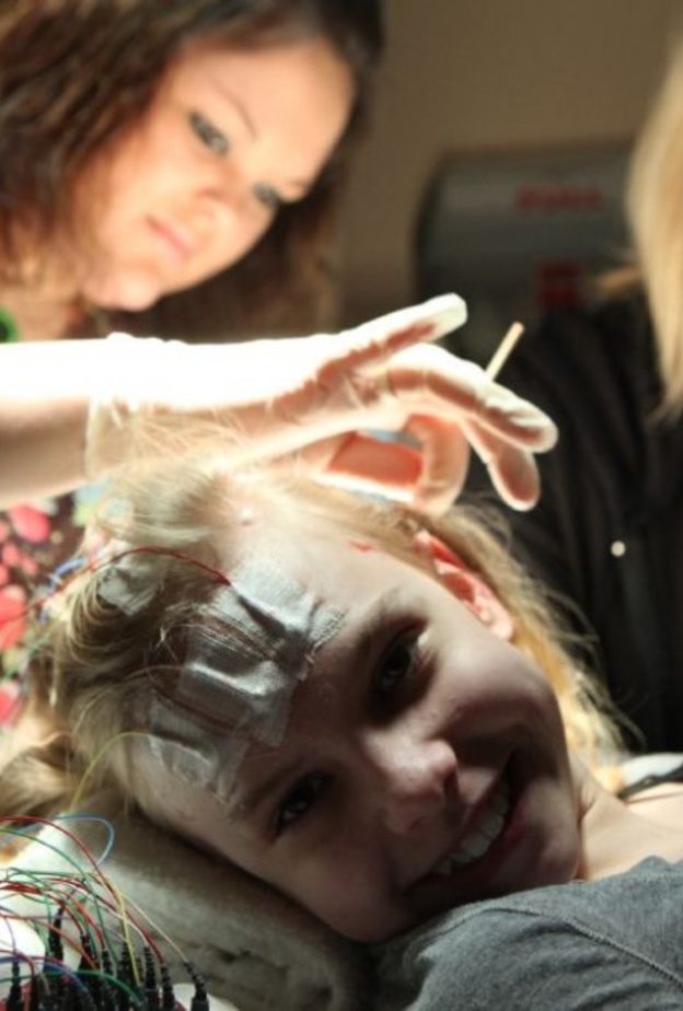 تحضير الأطفال لتخطيط الدماغ في Cook Children's