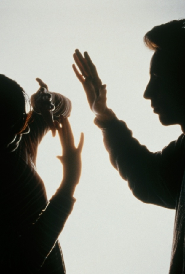 تعدي الزوج على زوجته الاولى و ابنها بسبب زوجته الجديدة