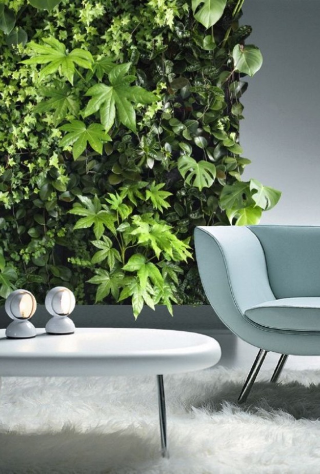 جدار القرميد مع الأثاث المصنوع من الخشب