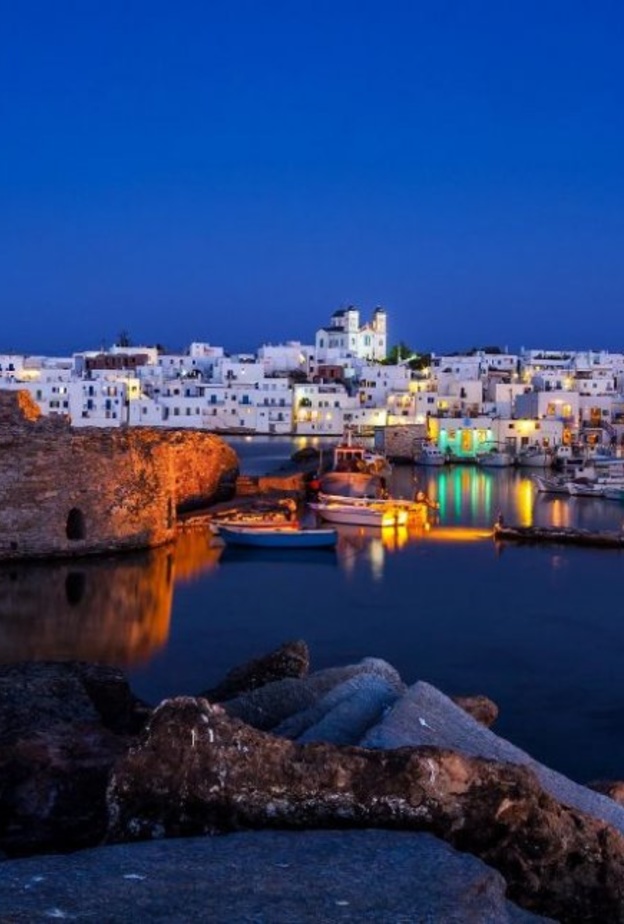 جزيرة باروس اليونانية تعد مكان سياحيا مفضلا للعديد من السائحين