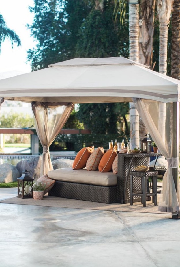 ديكور جلسات خارجية مميز لخيمة رمضانية في الحديقة