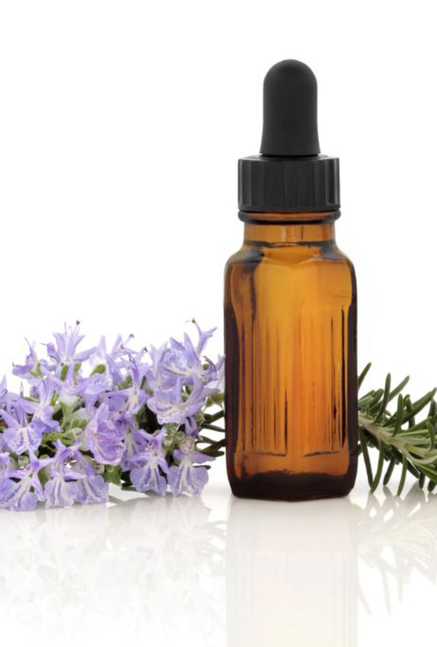 زيت اكليل الجبل لزيادة معدل نمو الشعر 