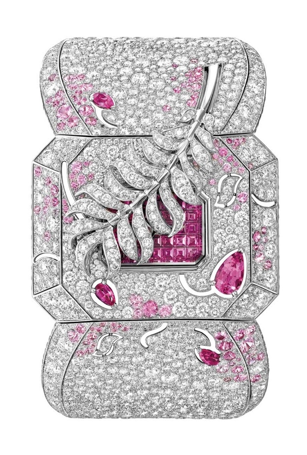 ساعة شانيل بالياقوت الوردي