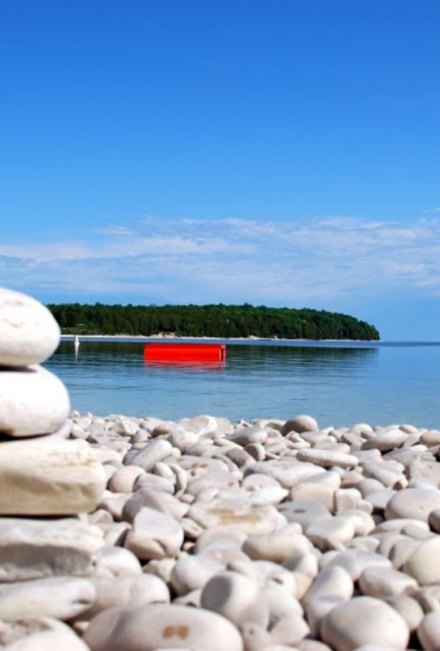 حفرة وسط جزيرة خضراء تخبئ الشاطئ المخفي في المكسيك