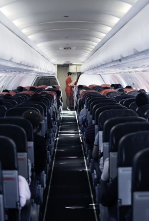 شركة يونايتد أيرلاينز تعتذر لركابها