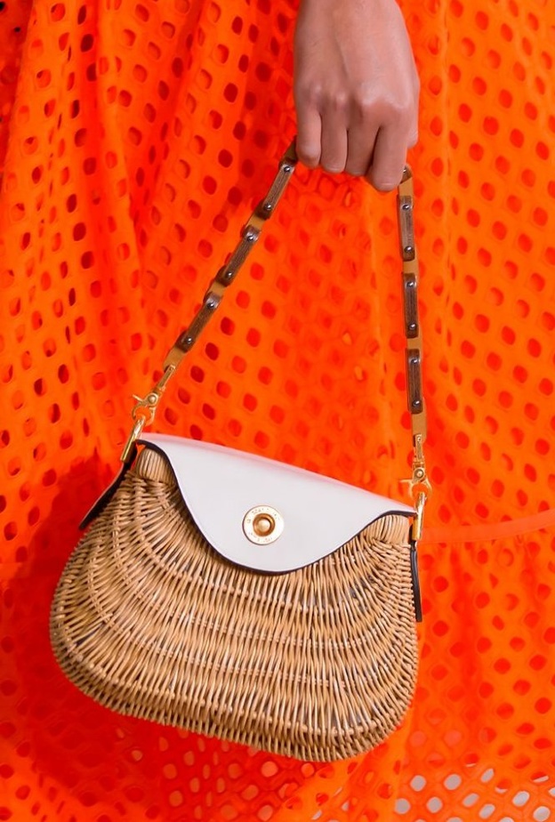 شنط اليد النسائية المصنوعة من القش