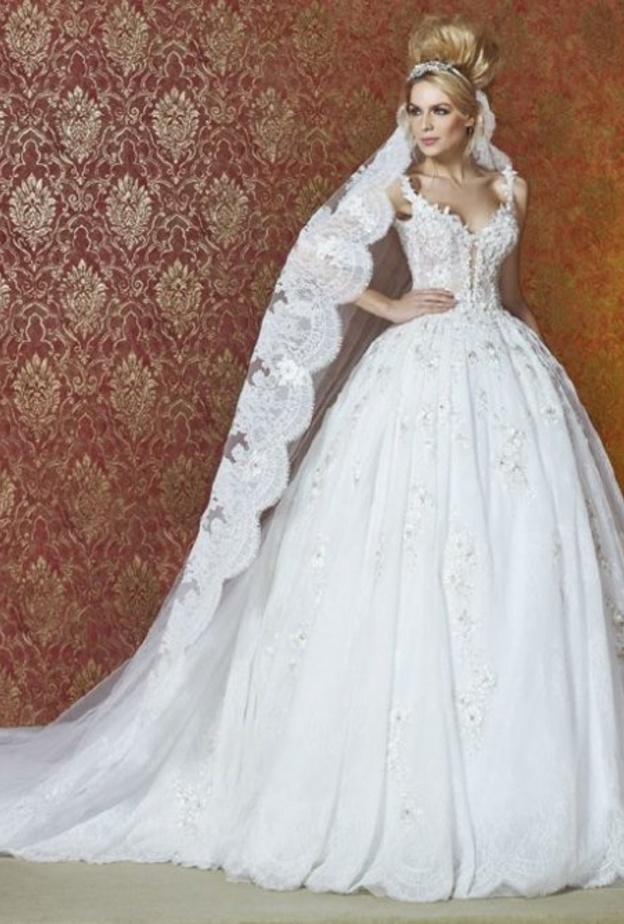 عروس المصممة ميراي داغر وأناقة ملفتة