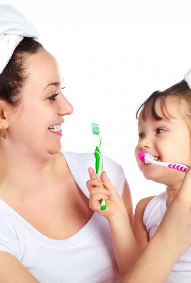 السن المناسب لتنظيف اسنان الاطفال وكيفية الاعتناء بها