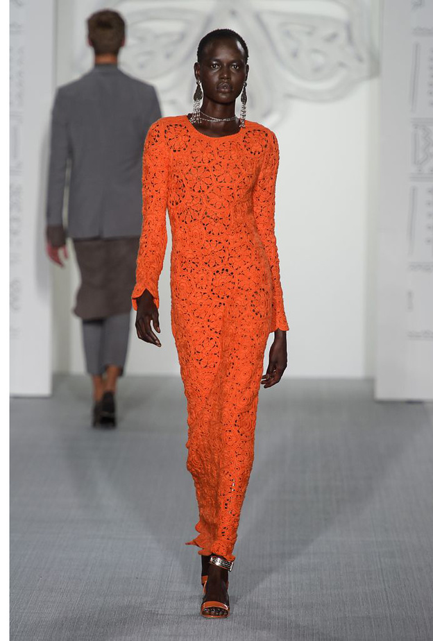 فساتين سهرة مع الكروشيه البرتقالي بتوقيع دار داكس ‏Daks