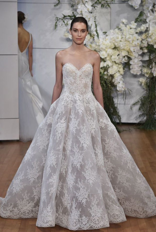 فستان زفاف من مجموعة مونيك لولييه