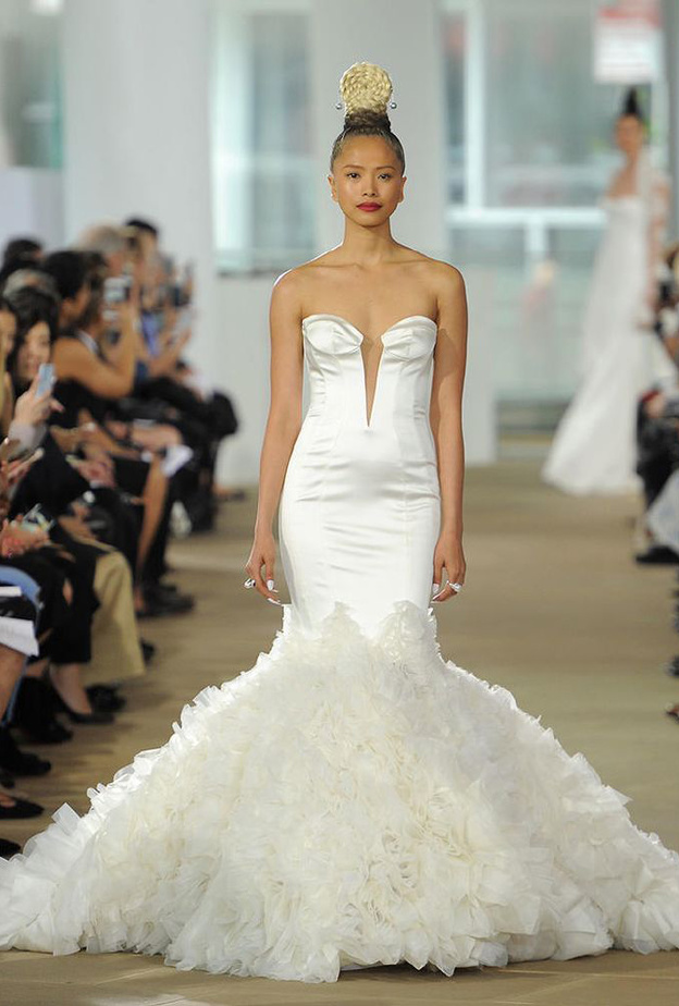 فستان زفاف لإطلالة أنيقة بتصميم عروس البحر من مجموعة Anne Barge لربيع 2018