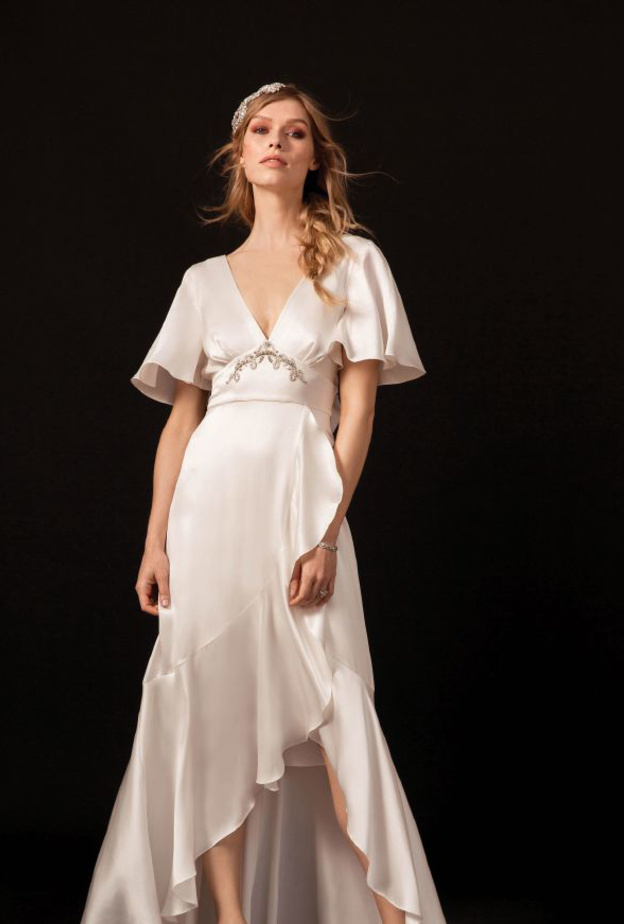 فستان عرس قصير من مجموعة جيني باكهام