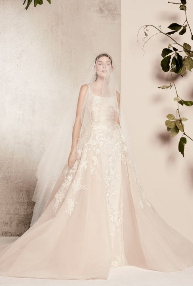 فستان كارولينا هيريرا