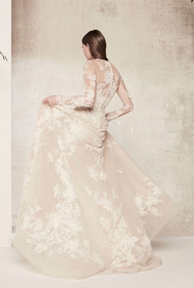 فستان عرس من ايلي صعب بالأكمام الطويلة 2018