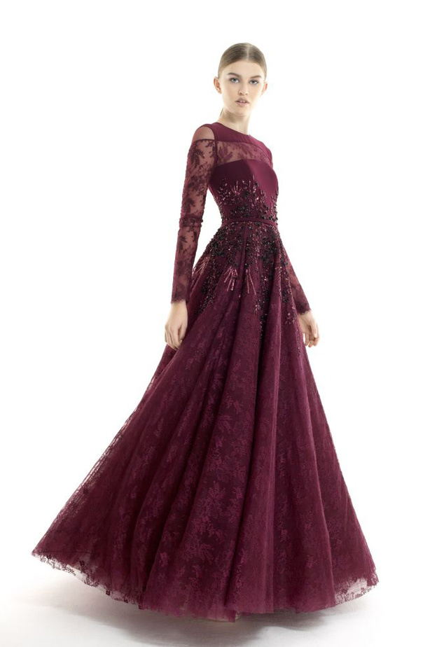 فستان من ريم عكرا