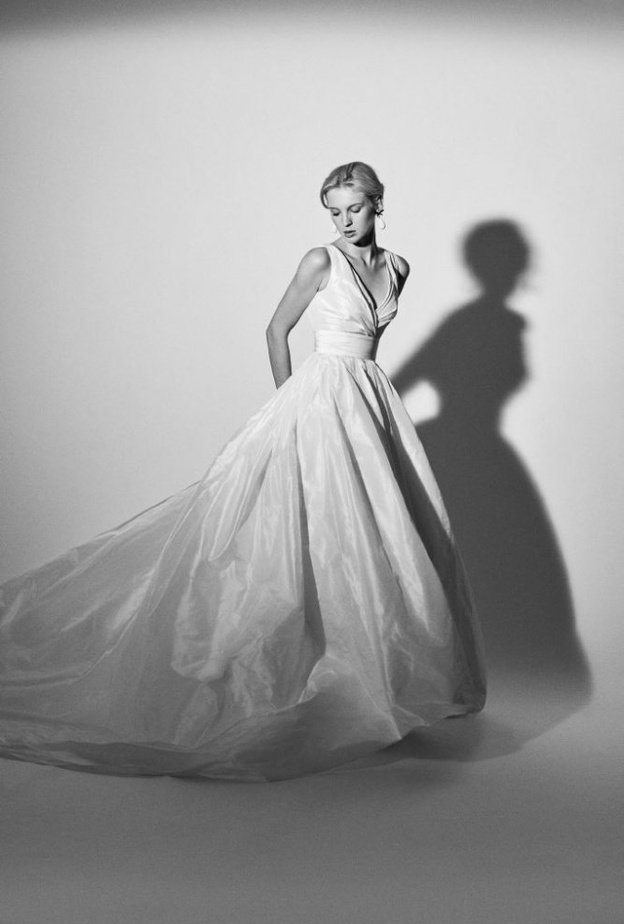 فستان من مجموعة كارولينا هيريرا