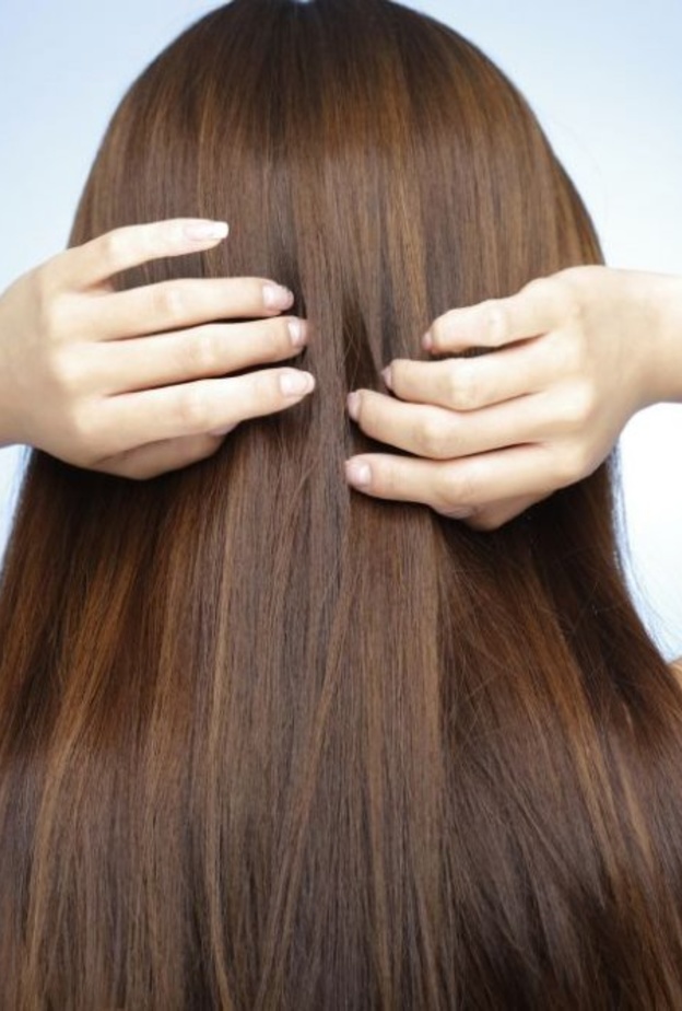 تخلصي من مشاكل الشعر مع خلطة الحناء والحلبة