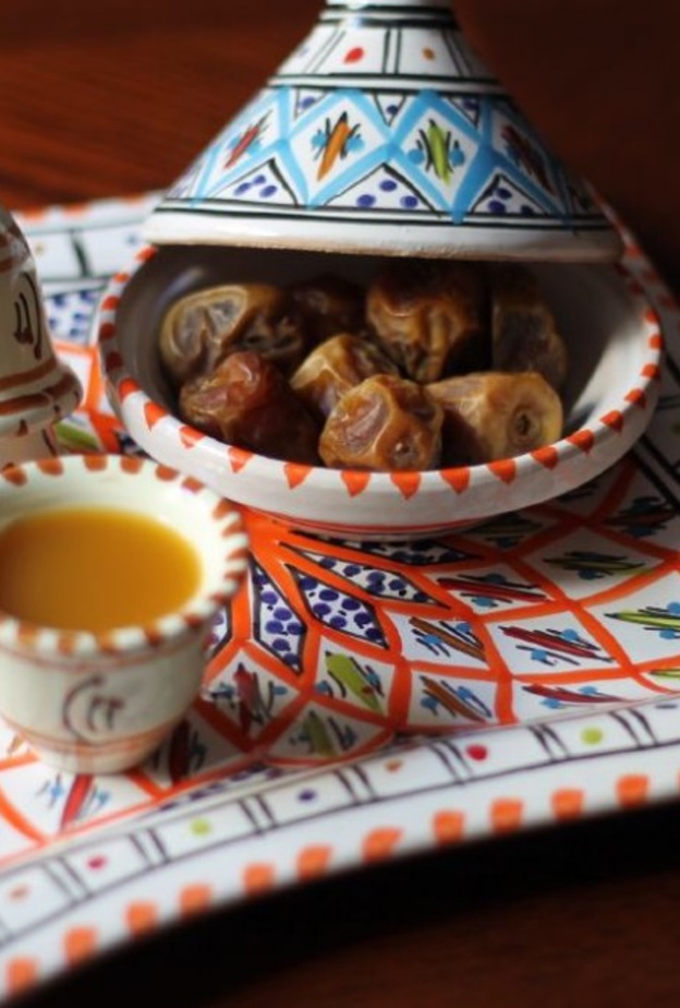 اختيار الأواني المنوعة لسفرة رمضان