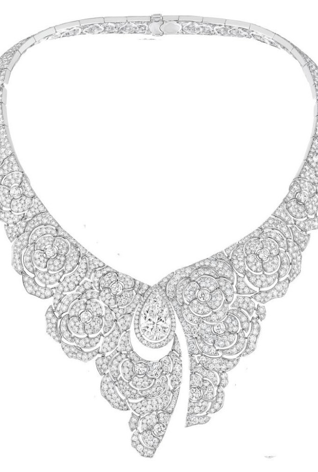 قلادة لويس فيتون مرصعة بالماس وحجر الإسبينل