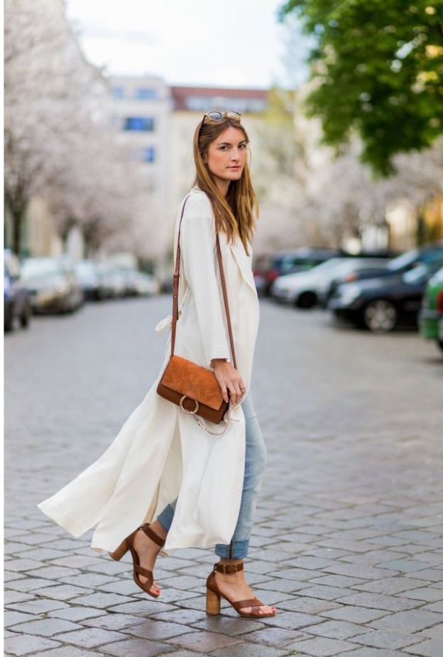 للاطلالات الصباحية المريحة اختاري صندل كعب عالي وعريض