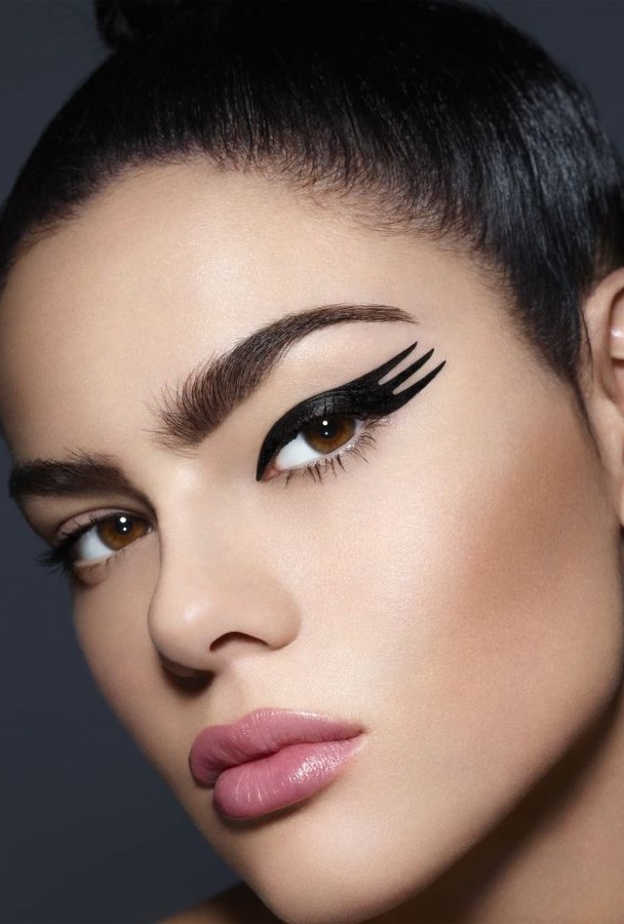 محدد العيون السائل الجديد Scandaleyes Bold Liquid Liner من Rimmel