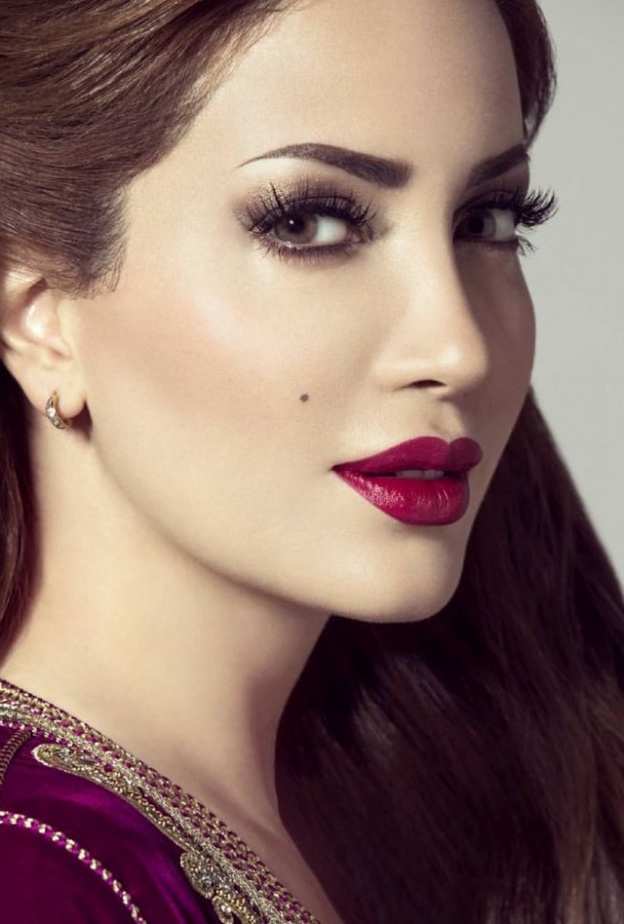 مكياج برونزي وبارز من اختيار ديانا كرزون