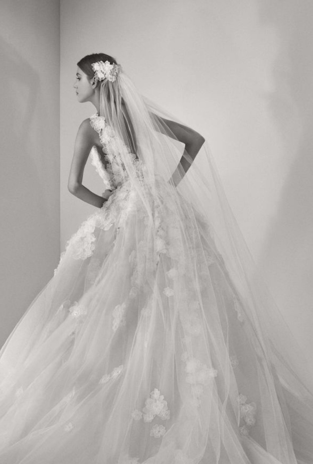  المرهف فستان عرس من تصميم ايلي صعب