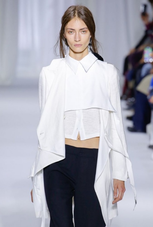 بلوزات باكمام وسعة وشبابية