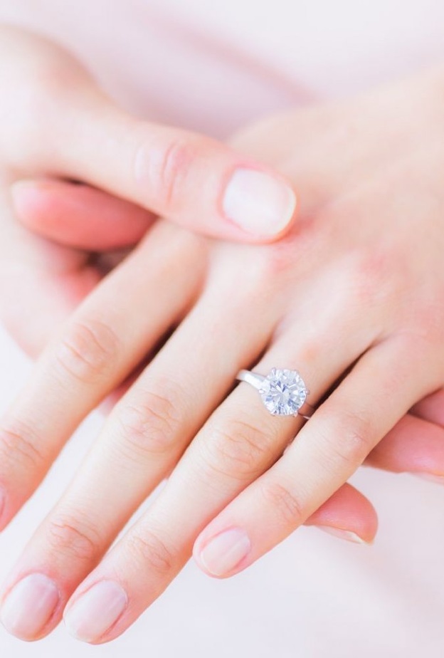 لا تهملي في الاعتناء بخاتم زواجك