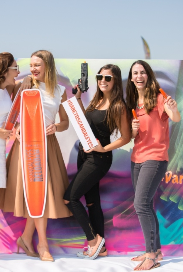 نظّمت ريميل Rimmel حفلاً في سكاي دايف دبي