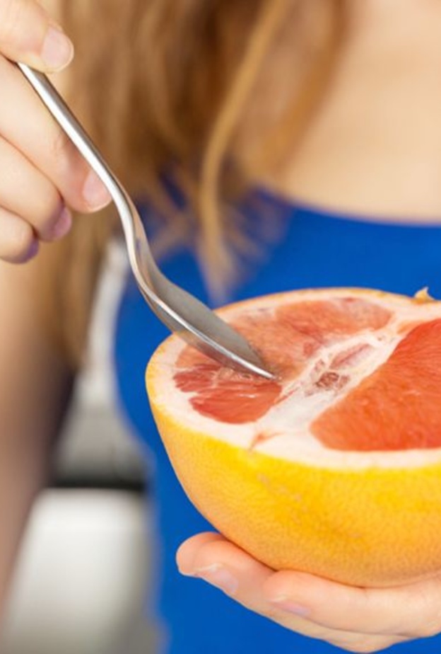 يساهم الجريب فروت بالتخلص من الوزن الزائد و حرق الدهون