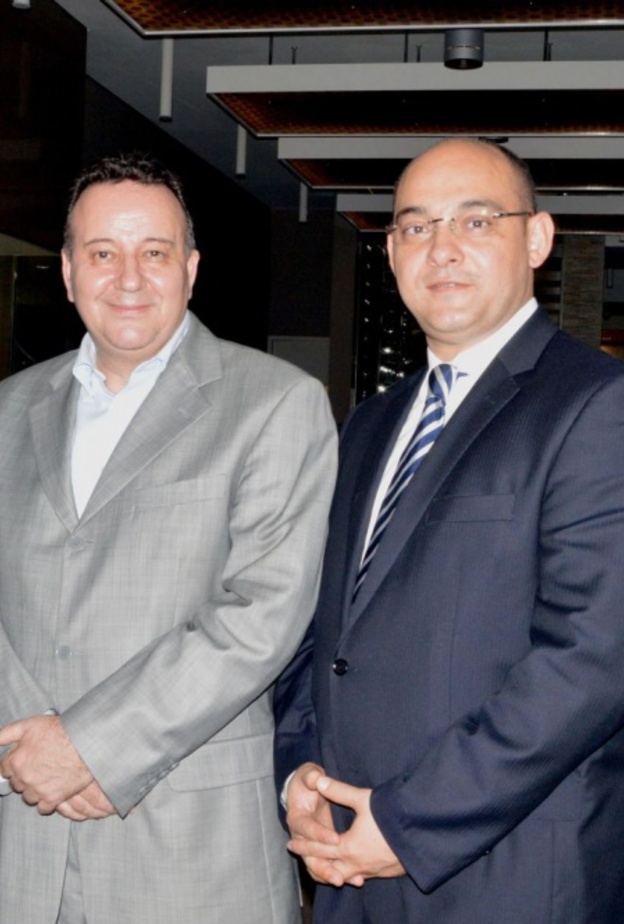 المدير العام ونائبه.