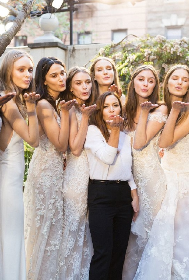 العارضات بعد عرض فساتين زفاف لولييه لربيع وصيف 2017