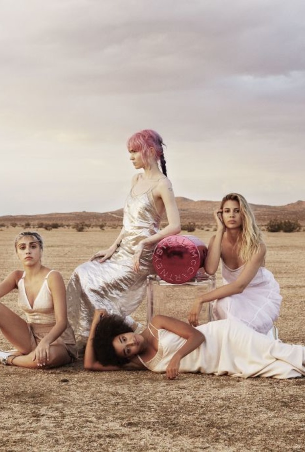 من تصوير الحملة الإعلانية لعطر Pop