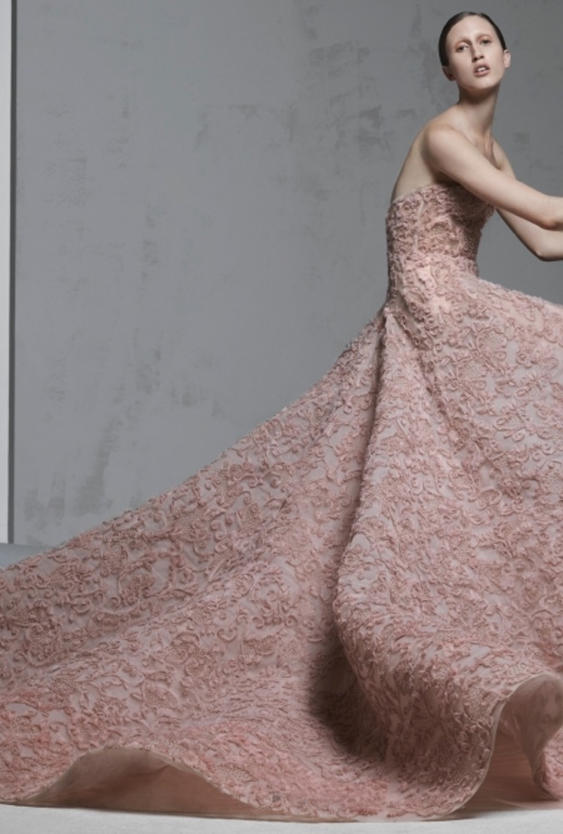 Ashi studios فستان زفاف مبهر باللون الزهري من