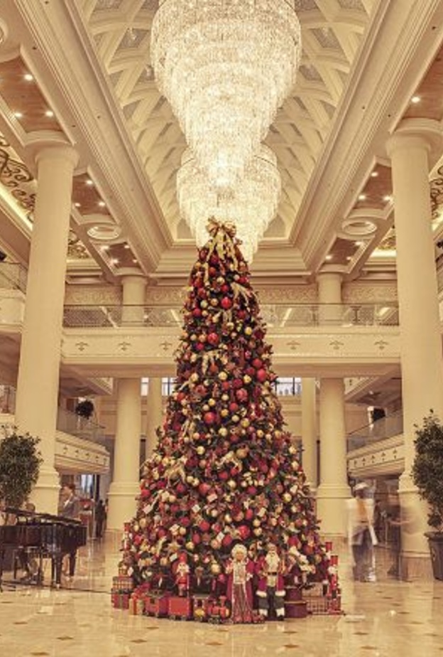 الريتز-كارلتون أبوظبي ومؤسسة تحقيق أمنية ينشران بهجة العيد