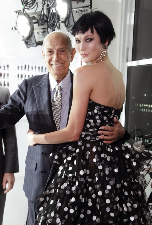 صور حصرية لـ"هي" من كواليس عرض Oscar De La Renta FW14