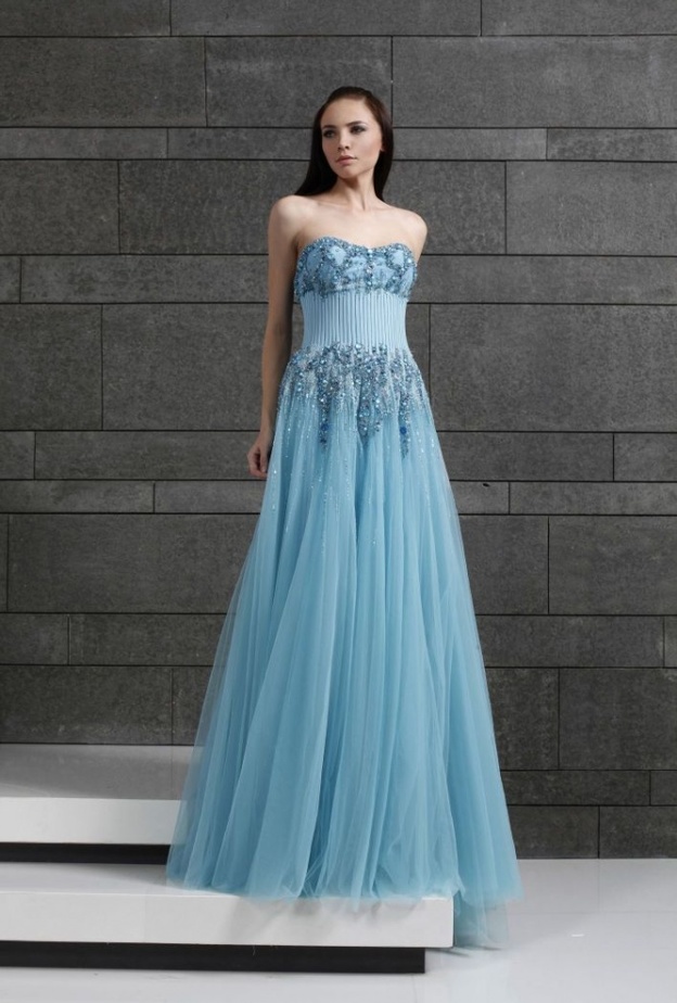 أجمل 8 فساتين للخطوبة بتوقيع المصمم طوني ورد