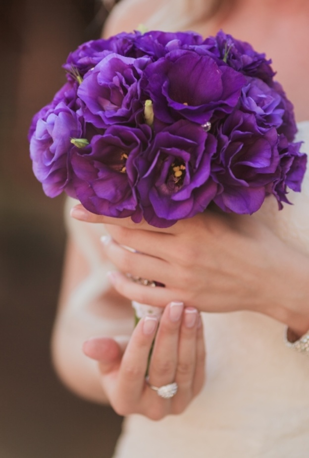  اجمل عشر باقات ورد بنفسجية للعروس
