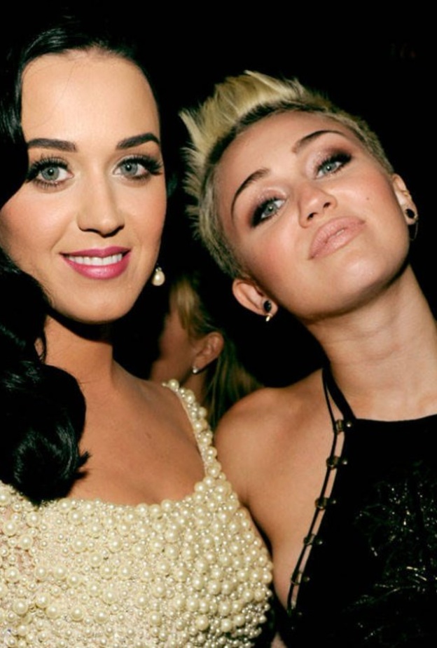 كاتي بيري ومايلي سايرس