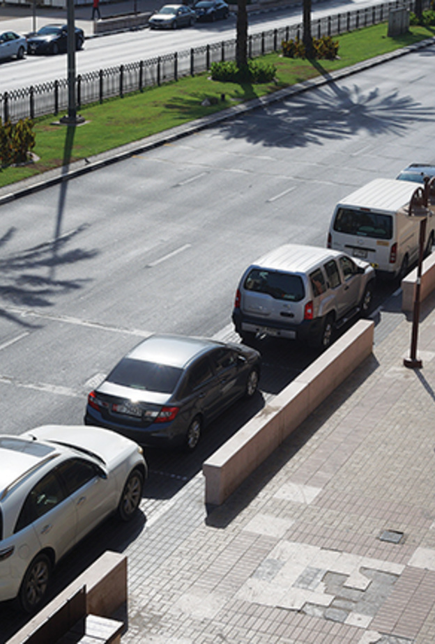 الغاء مجانية المواقف خلال فترة الظهيرة في دبي