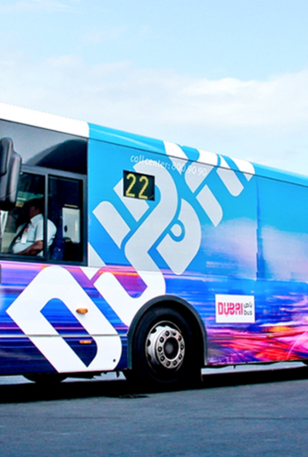 نظرة على الموصلات العامة في دبي 