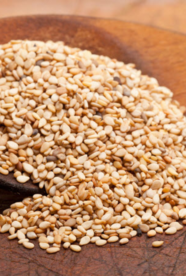 فوائد صحية عديدة لتناول السمسم المحمص