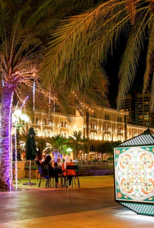 ليالي رمضانية مزينة بالفوانيس تبهج زوار القصباء في الشارقة