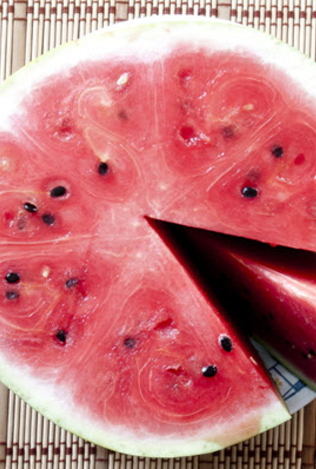 البطيخ من الأطعمة الغنية بالبوتاسيوم والمساعدة على منع انتفاخ البطن